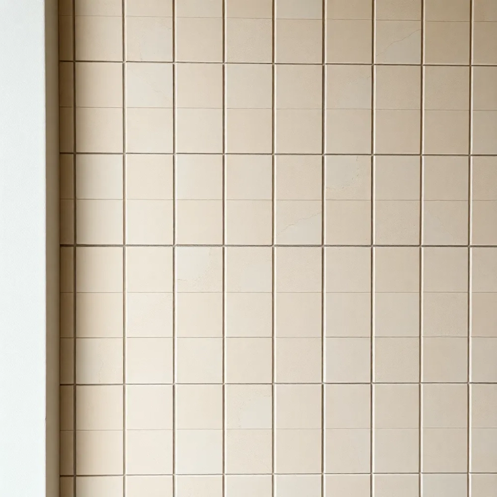 Czy płytki podłogowe można kłaść na ścianę