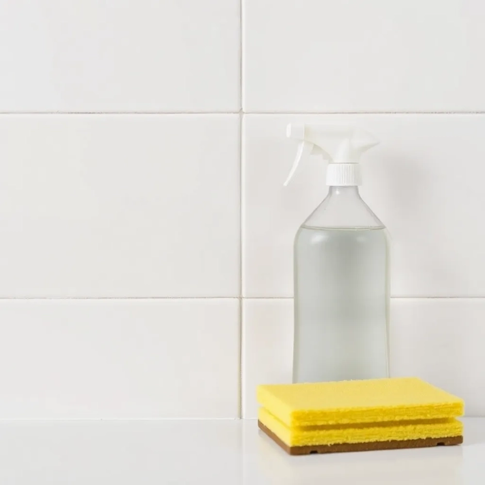 Czym odtłuścić płytki w łazience przed malowaniem