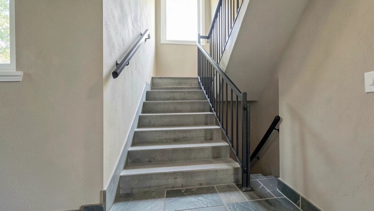 Jak wykończyć klatkę schodową w domu jednorodzinnym