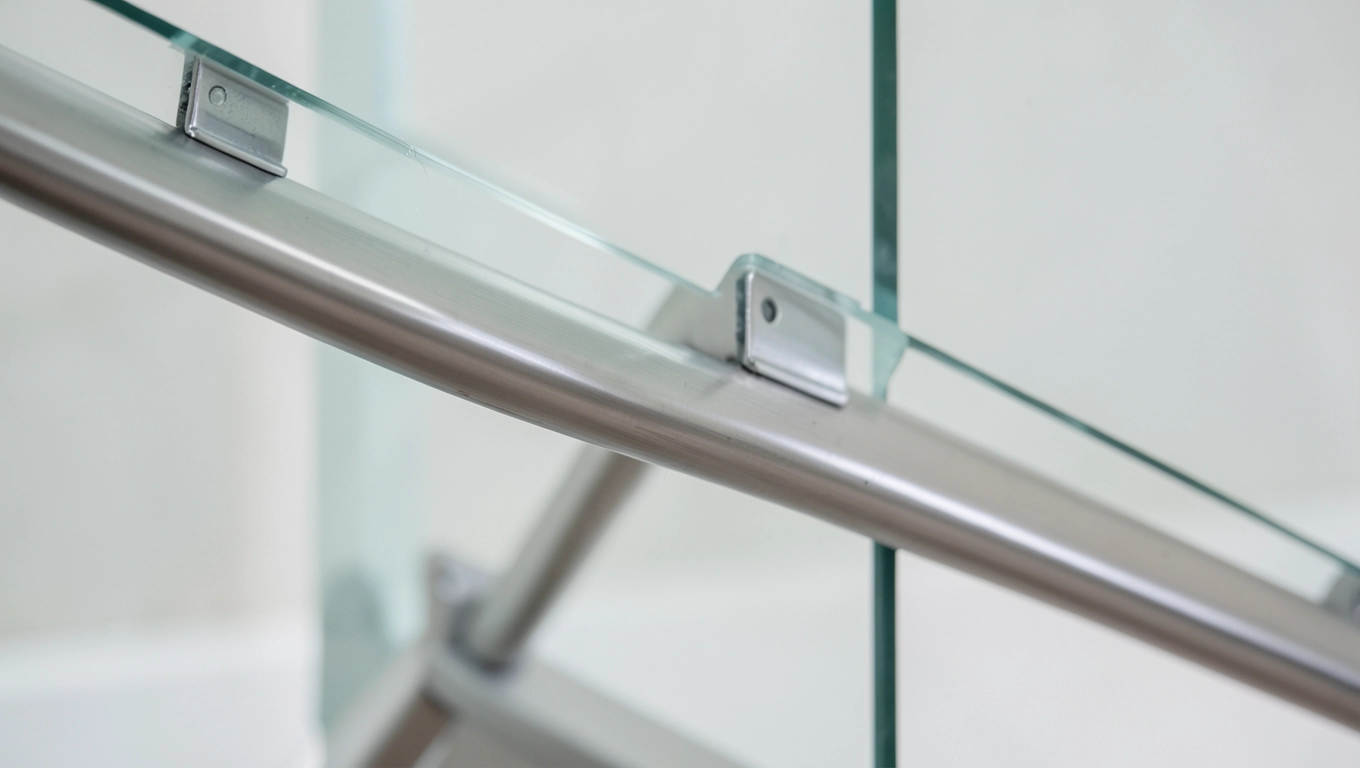 Materiały na balustradę do sufitu na schodach