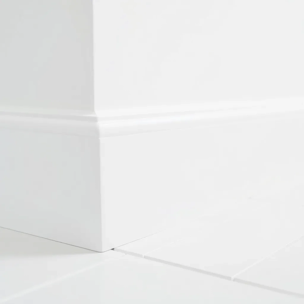 Płytki cokołowe białe