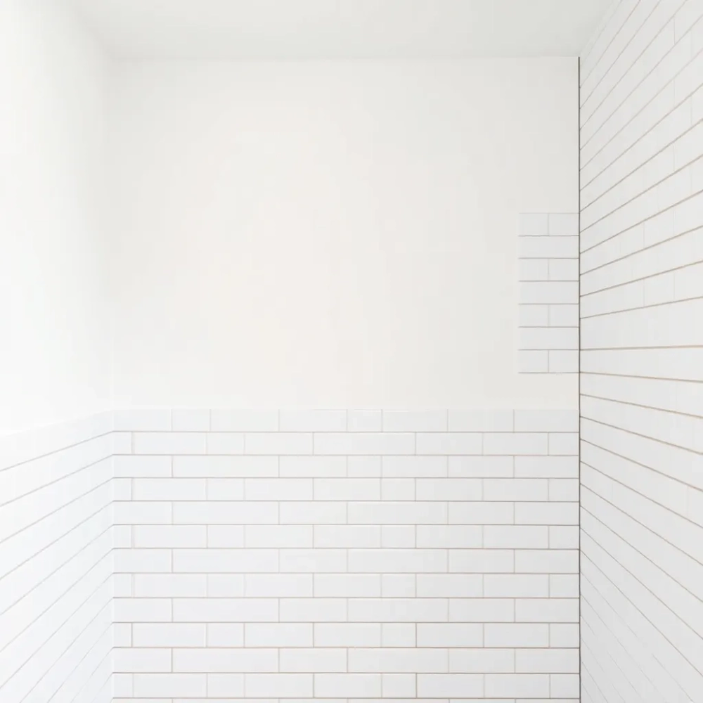 Płytki w łazience do połowy czy do sufitu