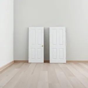 Co pierwsze drzwi czy panele