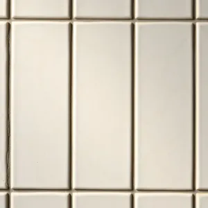 Czy fuga powinna być równo z płytkami