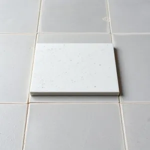 Czy na folię w płynie można kłaść płytki