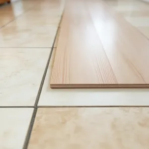 Czy na płytki można położyć panele laminowane