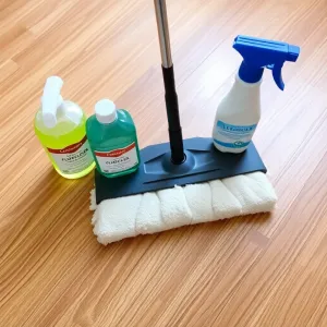 Czym myć podłogę drewnianą lakierowaną