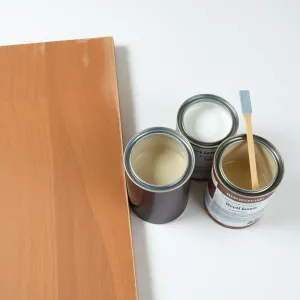 Czym pomalować drzwi drewniane lakierowane