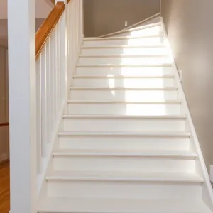 Czym pomalować schody drewniane na biało