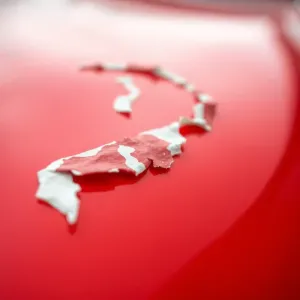 Dlaczego z czerwonego schodzi klar