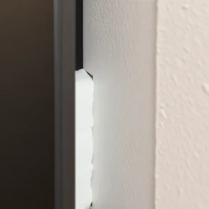 Ile cm pianki przy montażu drzwi