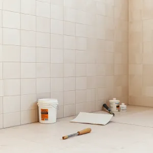 Ile schna płytki na ścianie