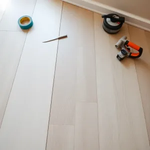 jak położyć panele winylowe na podłogę