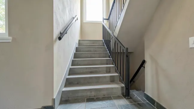 Jak wykończyć klatkę schodową w domu jednorodzinnym