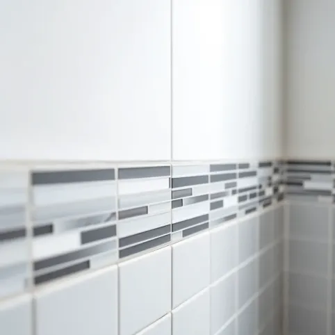 Jak wykończyć płytki w połowie ściany