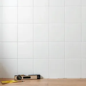 Jak zacząć układać płytki na ścianie