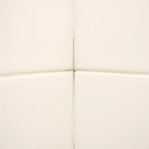 Jak zamaskować pękniętą płytkę