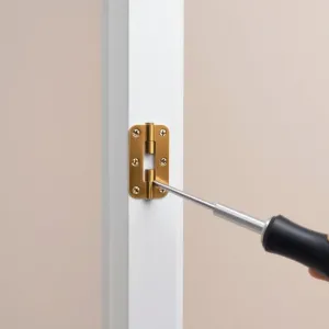 Jak zamontować zawiasy do drzwi wewnętrznych