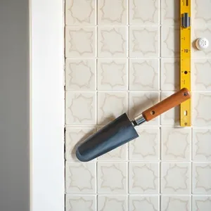 Jak zlicować płytki ze ściana