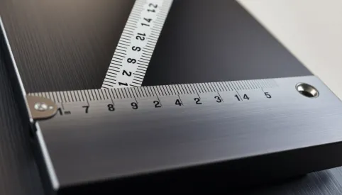 Jak zmierzyć szyld do drzwi