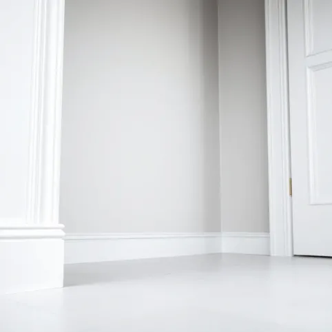 Jaki kolor listew przypodłogowych do białych drzwi
