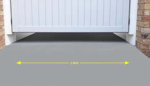 Jaki prześwit pod bramą przesuwna