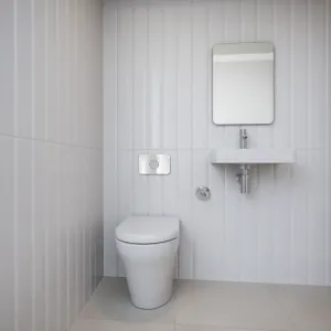 Jakie płytki do małej toalety