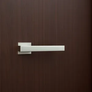 Klamka do drzwi zewnętrznych z pochwytem