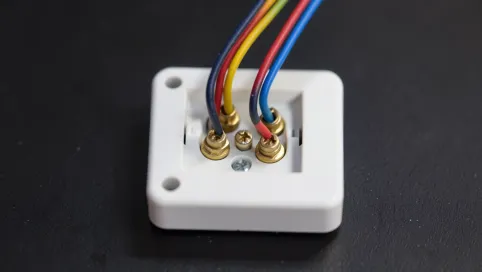 krzyżowy wyłącznik schodowy ile żył