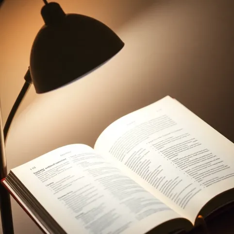 Lampa podłogowa LED do czytania