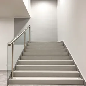 Minimalna szerokość schodów w budynkach użyteczności publicznej