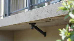 Mocowanie balustrady od spodu balkonu