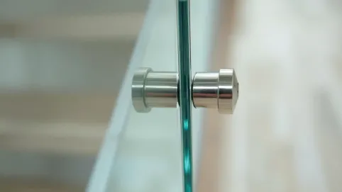 Mocowanie szklanej balustrady