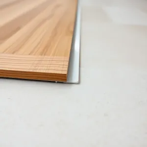 Montaż listwy łączącej panele z płytkami