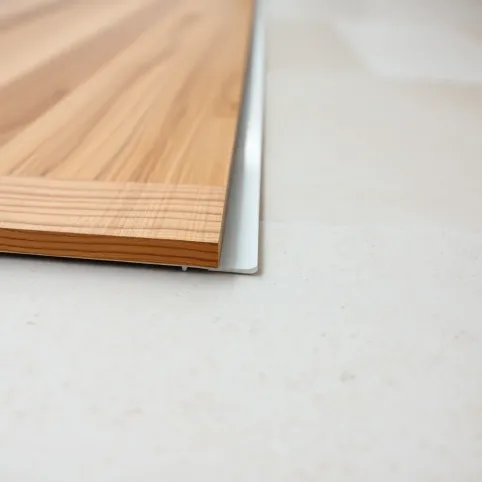 Montaż listwy łączącej panele z płytkami