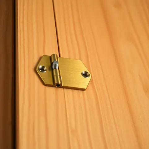 Montaż zawiasów do drzwi drewnianych