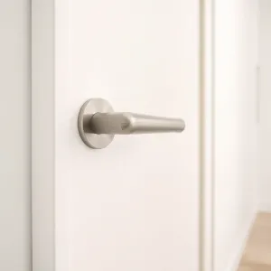 Na jakiej wysokości klamka w drzwiach