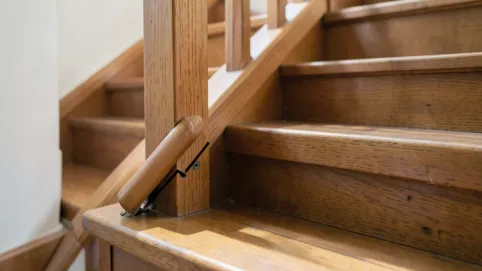 na jakiej wysokości poręcz schodowa