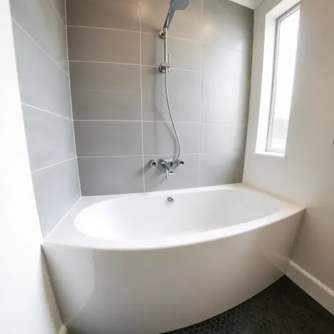 Płytka wanna z prysznicem