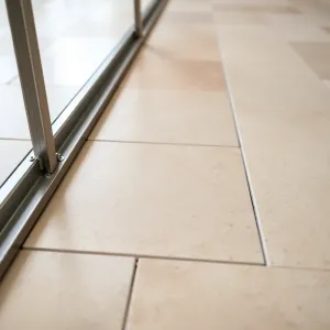 Płytki bez kleju na listwach