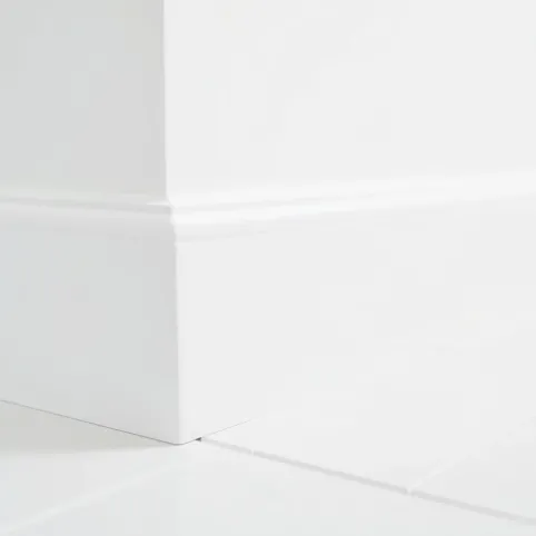 Płytki cokołowe białe