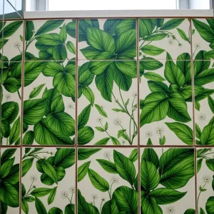 Płytki do łazienki z motywem roślinnym