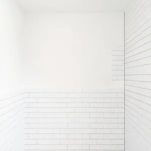 Płytki w łazience do połowy czy do sufitu