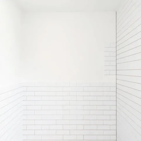 Płytki w łazience do połowy czy do sufitu