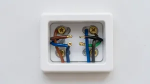 podłączenie wyłącznika schodowego podwójnego