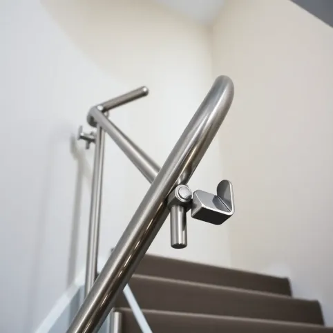 Poręcze ze stali nierdzewnej na schody