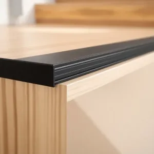 Profil schodowy do paneli 8mm czarny