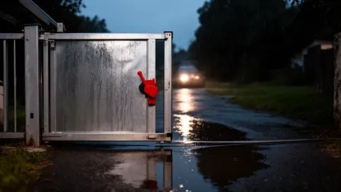 Ręczne otwieranie bramy przesuwnej