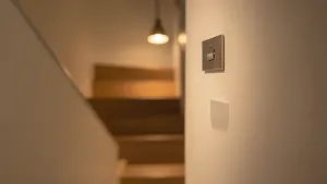 schemat połączenia wyłącznika schodowego