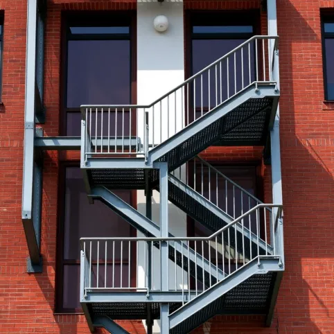 Schody przeciwpożarowe zewnętrzne przepisy